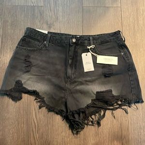 FOREVER 21 Retro High Rise Black Short Slightly Relaxed Size 32 NEW!